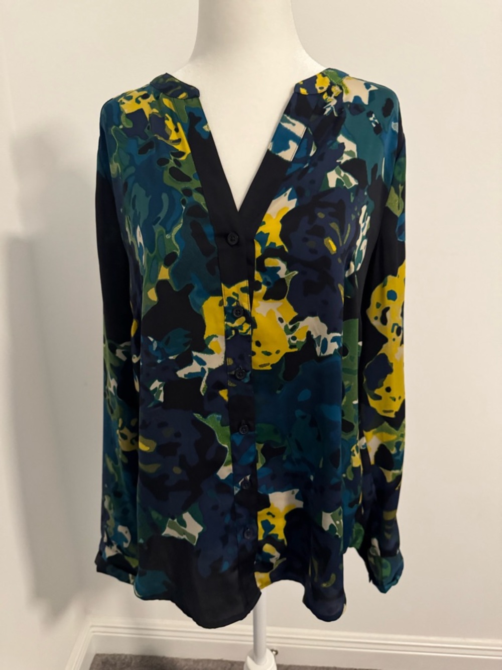 Ann Taylor Printed V-Neck Long Sleeve Blouse in Teal & Yellow